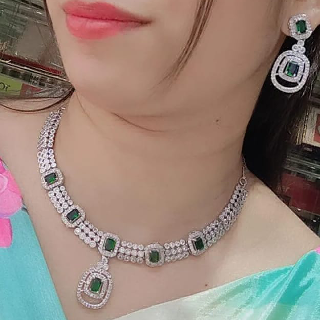 iconic diamond necklace set